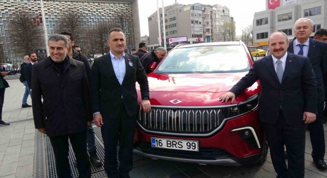 Bakan Varank yerli otomobil Togg ile Taksim Meydanına geldi