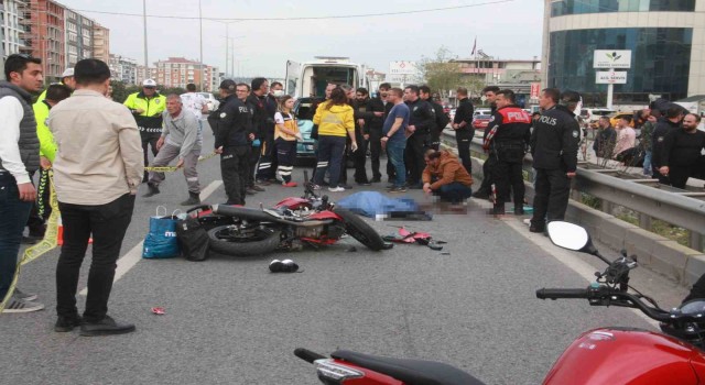 Balıkesirde motosiklet otomobile çarptı: 1 ölü, 1 yaralı