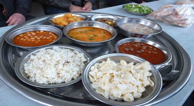 Balıkesirde toplu iftar geleneği devam ediyor