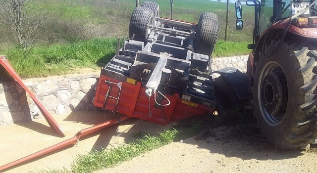 Balıkesirde traktör ile kamyon çarpıştı: 1 yaralı