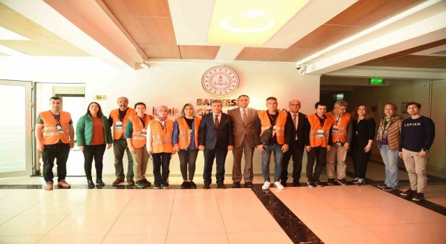 Balıkesirden gönüllü öğretmenler Gaziantepe uğurlandı