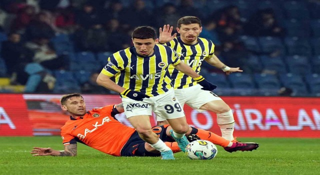 Başakşehirde 3 futbolcu cezalı duruma düştü