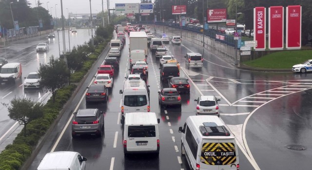 Basın Ekspres yolunda trafik durma noktasına geldi