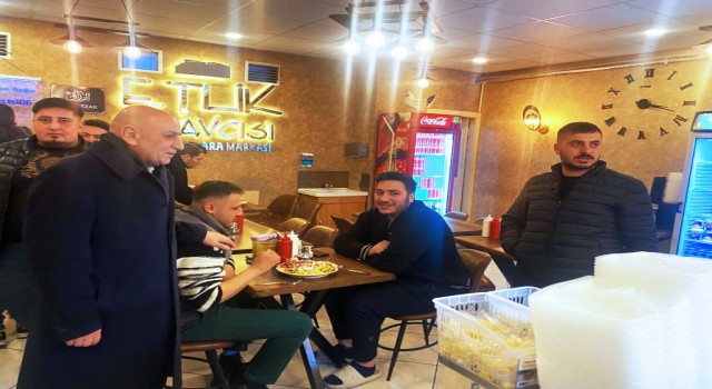 Başkan Altınok, sahurda esnafı ziyaret etti