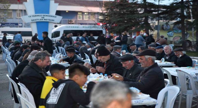 Başkan Ataç, Alpuda vatandaşlarla iftar yaptı