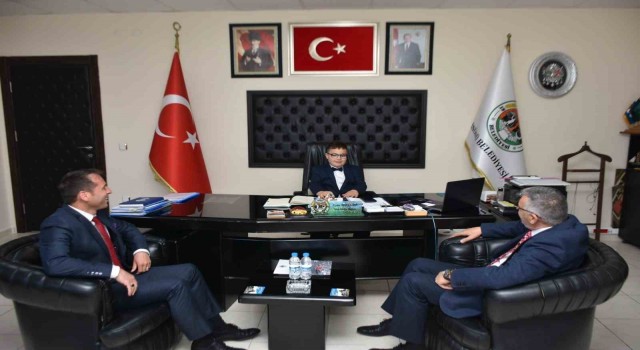 Başkan Bozkurt, 23 Nisanda makamını öğrenci başkanı Kırcalıya devretti