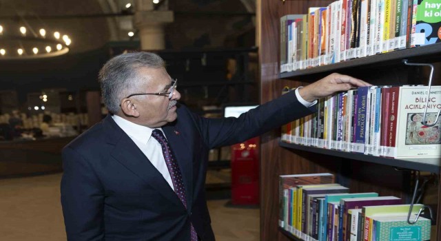 Başkan Büyükkılıç 4 yılda Kayseriye 44 kitap armağan etti