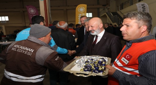 Başkan Çolakbayrakdar, mesai arkadaşlarıyla bayramlaştı