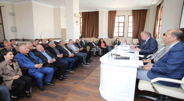 Başkan Demirden muhtarlara: “Biz sizin için varız”