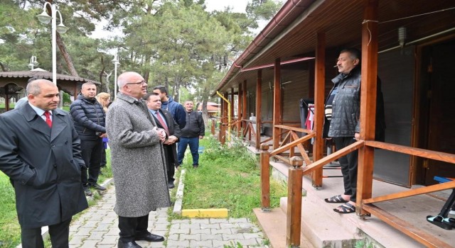 Başkan Ergün, Kırkağaçta depremzede aileleri ziyaret etti