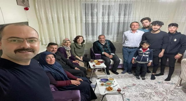 Başkan Kavaklıgil, vatandaşların sorunlarını iftar sofrasında dinliyor