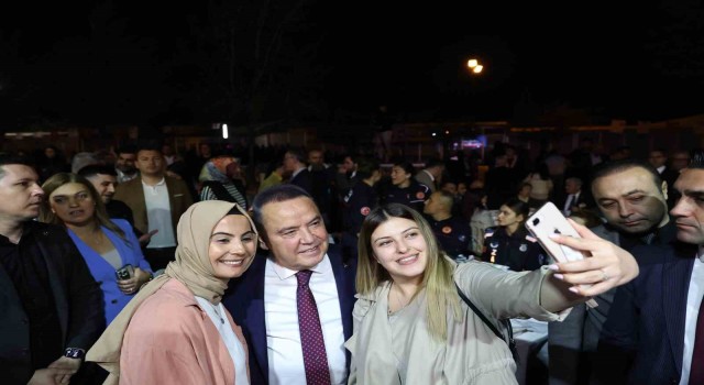 Başkan Muhittin Böcek personeli ile iftarda buluştu
