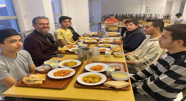 Başkan Suer öğrencileri unutmadı
