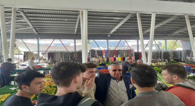 Başkan Topaloğlundan pazar esnafının istek ve şikayetlerini dinledi