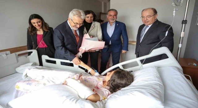 Başkan Turgay Erdemden kazazede öğrencilere ziyaret
