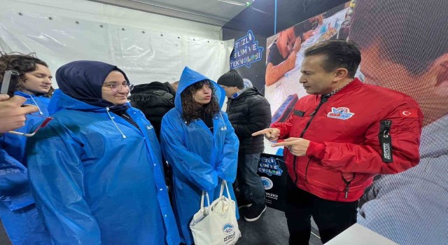 Başkan Yazıcı, su altında müsilaj toplama projesi geliştiren gençleri TEKMERe davet etti