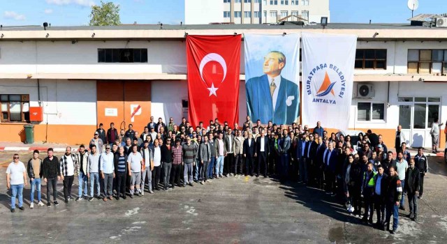 Başkanı Uysal, belediye çalışanlarıyla bayramlaştı