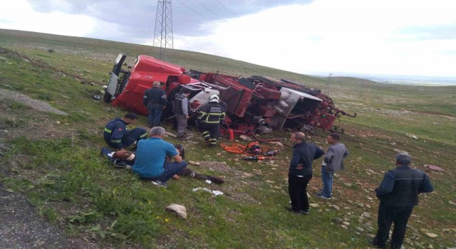 Batmanda iş makinesi kaza yaptı: 2 yaralı