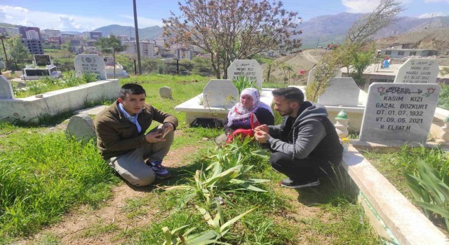 Batmanda şehitler kabirleri başında dualarla anıldı