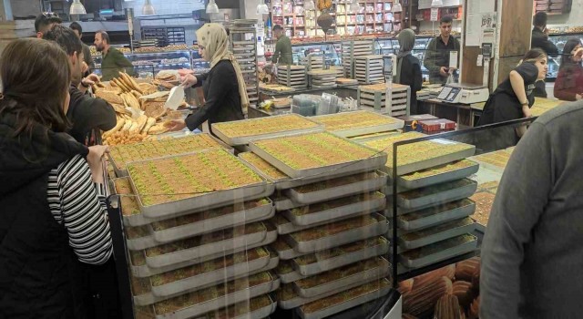 Batmanda tatlı üreticilerini bayram heyecanı sardı