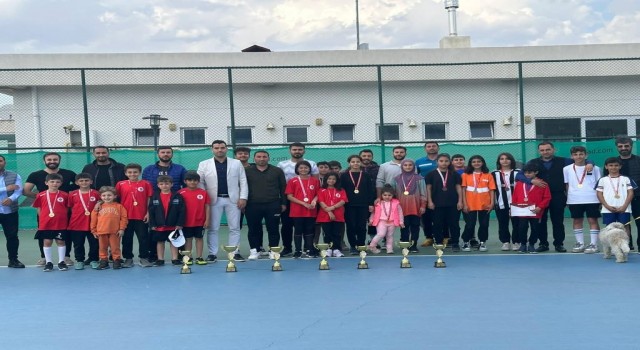 Batmanda tenisin küçük şampiyonları belli oldu