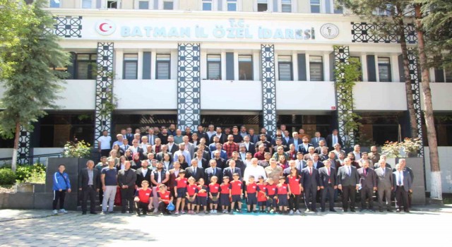 Batmandaki okullara 300 adet masa tenisi ekipmanı dağıtıldı
