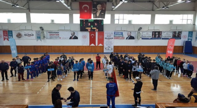 Bayburtta basketbol yıldızlar grup müsabakaları başladı
