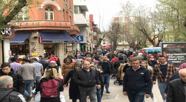 Bayram öncesi son hafta sonunda sokaklar doldu taştı