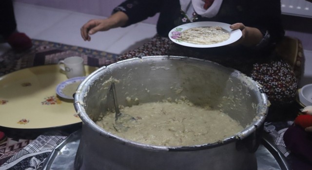 Bayram sabahlarının vazgeçilmez lezzeti “halise” sofraları süsledi