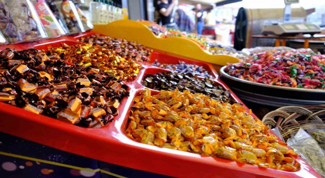 Bayram şekerleri tezgâhları renklendirdi