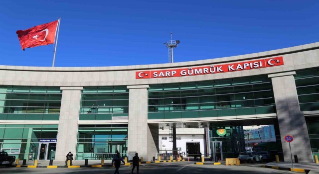 Bayram tatilinde Sarp Sınır Kapısında turizm yoğunluğu yaşandı