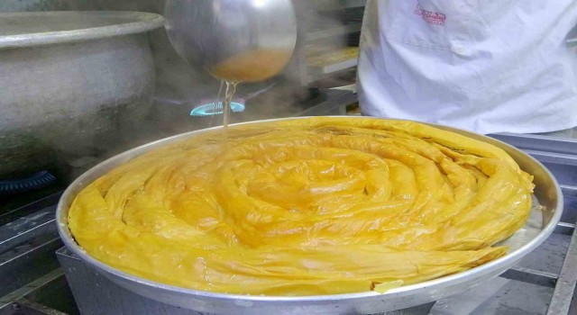 Bayram tatlılarından Muğla Saraylısıyla 303 yıllık gelenek korunuyor