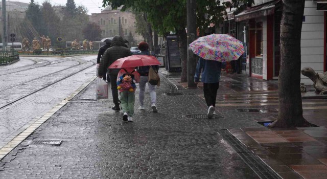 Bayramda sağanak yağmur etkili oldu