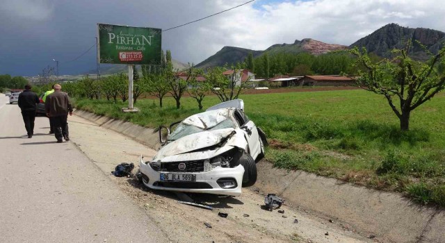 Bayramda Tokata gelen 4 kişilik aile trafik kazasında yaralandı