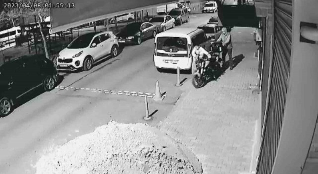 Bayrampaşada 100 bin lira değerindeki motosikleti böyle çaldılar