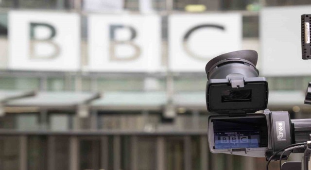 BBC Yönetim Kurulu Sharp görevinden istifa etti
