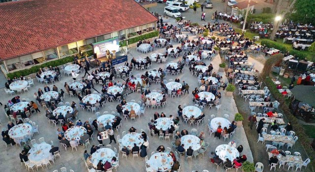 Bergamada 2 bin kişilik iftar sofrası