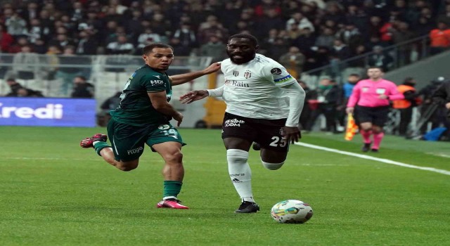 Beşiktaş, Masuaku ve Redmondı kadroda tutmak istiyor