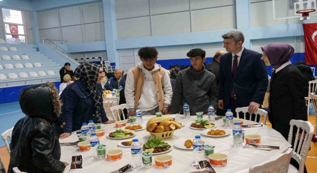 Beşiride şehit yakınları, yetim ve depremzedeler için iftar programı düzenlendi