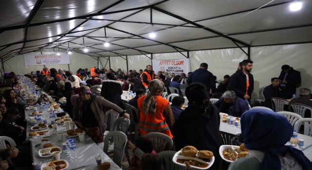 Beyazgül Bozovada vatandaşlarla iftar açtı
