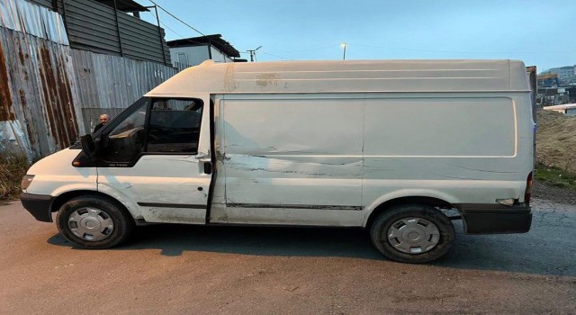 Beylikdüzünde hırsızlar kaçtı, ihbarı yapan aile polislerle birlikte kovalamacaya katıldı