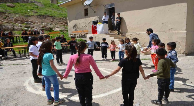 Beytüşşebapın dağ okullarında ata oyunlarıyla bahar şenlikleri düzenleniyor