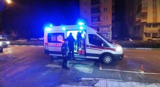 Bıçaklı kavgada yaralandı, otomobiliyle gelip yardım istedi