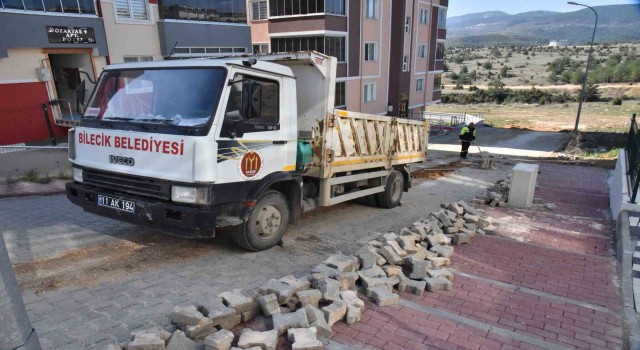 Bilecikte birçok noktada kaldırım yenileme ve bakım çalışmaları gerçekleştirildi