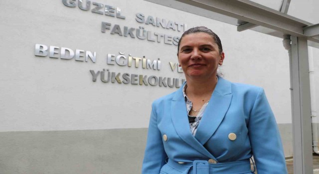 Bin kilometre uzaktan gelip depremzede çocukların yüzünü güldürdüler