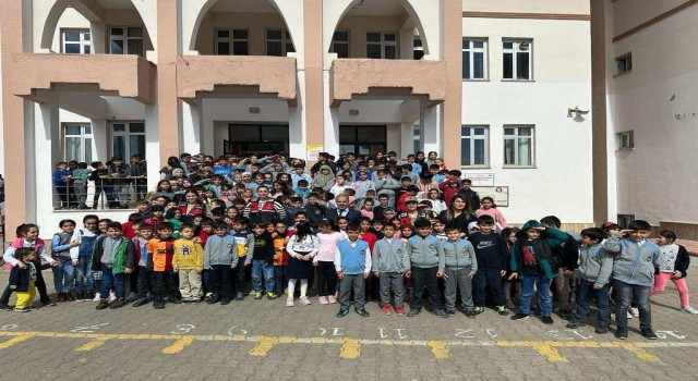 Bingölde jandarma, öğrencilere güvenli internet kullanımı eğitimi verdi