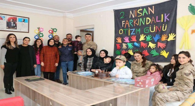 Bingölde jandarma özel çocukları ziyaret etti