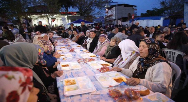 Binlerce Aydınlı Aydın Büyükşehir Belediyesinin iftar sofralarında buluşuyor