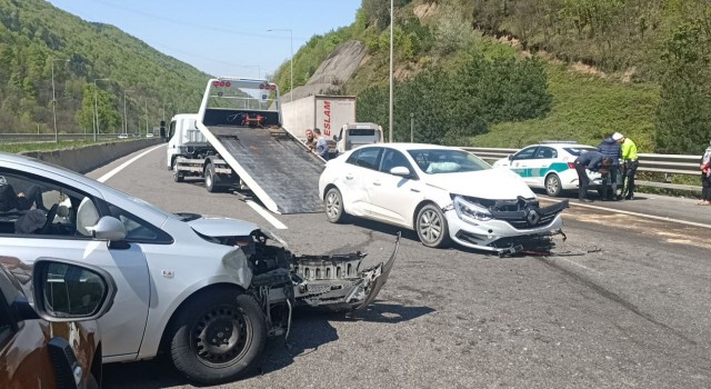 Boluda zincirleme trafik kazası, TEM Otoyolu trafiğe kapandı