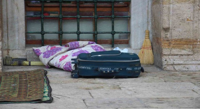 Bomba ihbarı yapılan valizden, battaniye çıktı